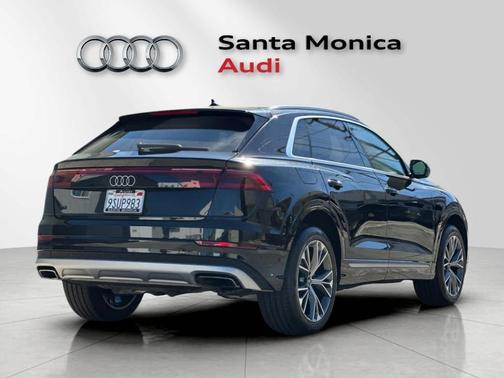 2025 Audi Q8 Premium