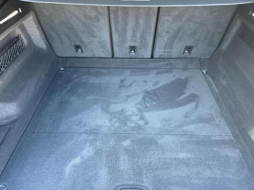 Mythos Black Metallic 2025 Audi Q8 Premium