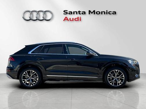 Mythos Black Metallic 2025 Audi Q8 Premium