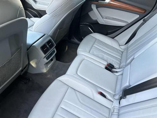 2022 Audi Q5 e 55 S line quattro Premium