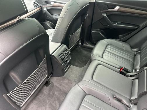 2022 Audi Q5 45 S line quattro Premium
