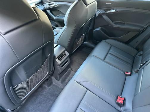 2025 Audi Q6 e-tron Premium