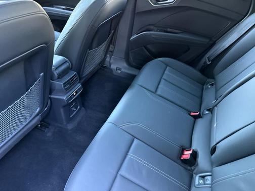 2024 Audi Q4 e-tron 55 quattro Premium