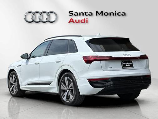 Glacier White Metallic 2024 Audi Q8 e-tron Premium