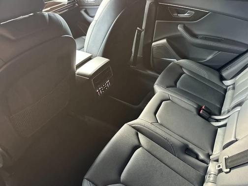 2025 Audi Q8 Premium Plus