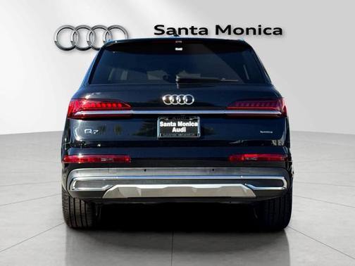 2023 Audi Q7 45 Premium
