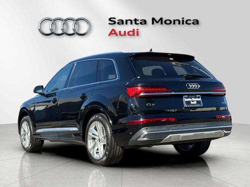 2023 Audi Q7 45 Premium