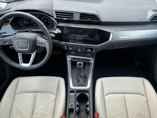 2024 Audi Q3 45 S line Premium