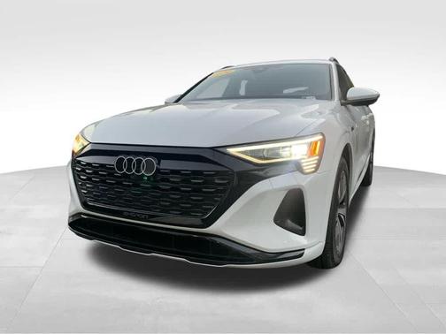 2024 Audi Q8 e-tron Premium