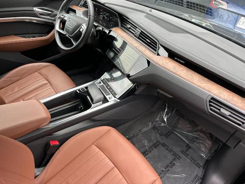 2023 Audi e-tron Premium