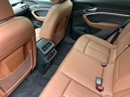 2023 Audi e-tron Premium