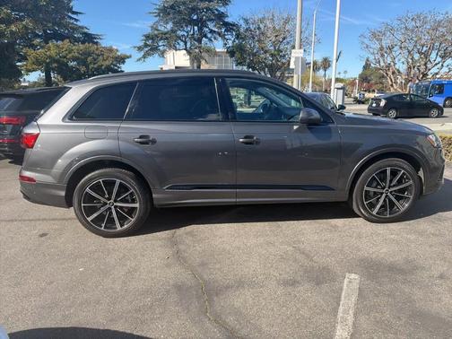2023 Audi Q7 55 Premium Plus