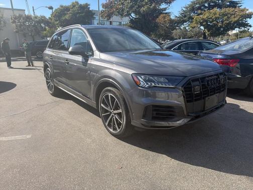 2023 Audi Q7 55 Premium Plus