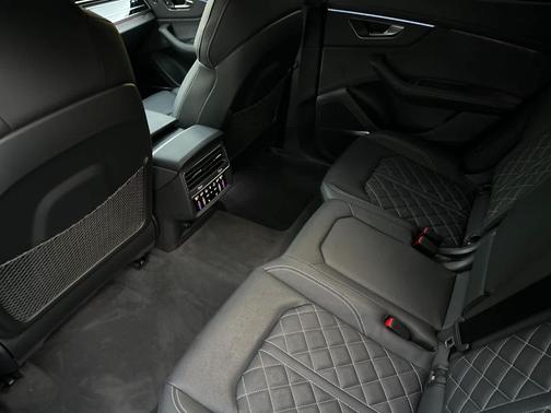 2024 Audi SQ8 4.0T quattro Premium Plus