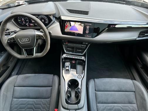 2023 Audi e-tron GT Premium Plus