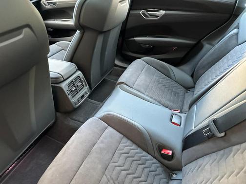 2023 Audi e-tron GT Premium Plus