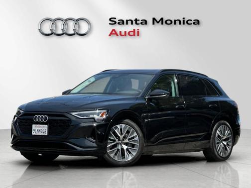 Mythos Black Metallic 2024 Audi Q8 e-tron Premium