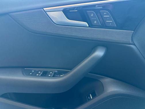 Mythos Black Metallic 2025 Audi A4 45 S line quattro Premium