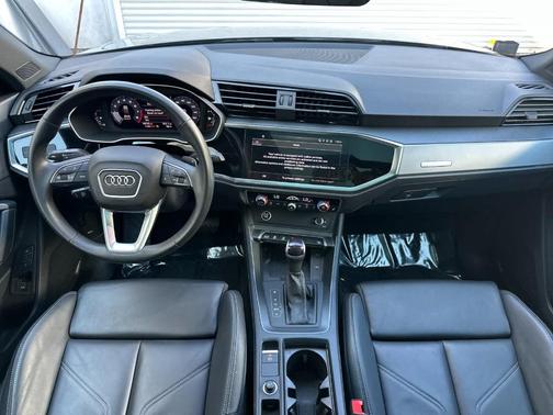 2024 Audi Q3 45 S line Premium