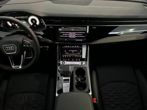 2025 Audi RS Q8 4.0T quattro performance