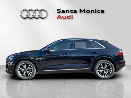 Mythos Black Metallic 2026 Audi Q8 Prestige