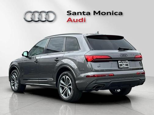 2026 Audi Q7 45 Premium