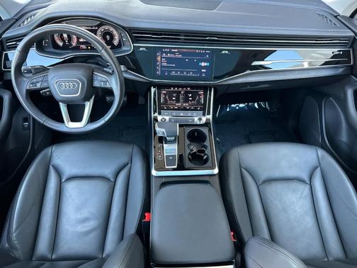 Mythos Black Metallic 2023 Audi Q7 45 Premium