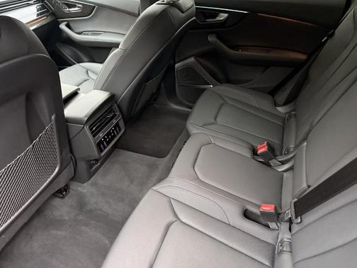 2025 Audi Q8 Premium Plus