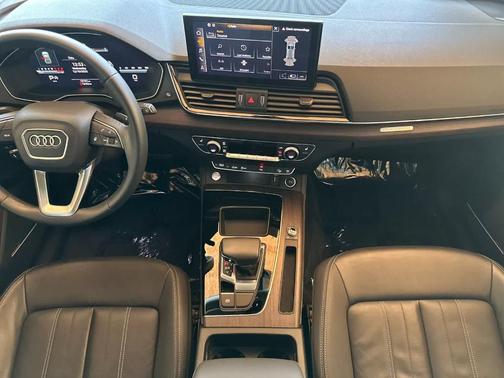 2022 Audi Q5 40 Premium Plus