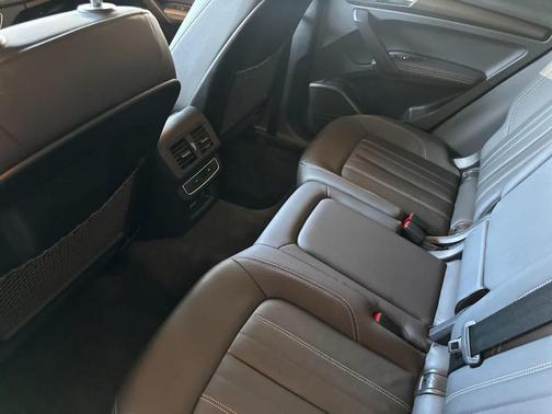 2022 Audi Q5 40 Premium Plus