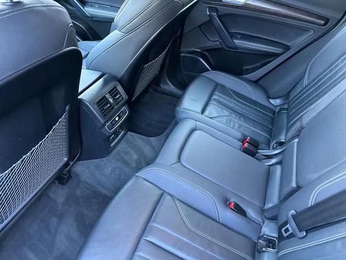 2022 Audi Q5 45 S line Premium Plus