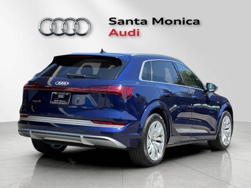 Navarra Blue Metallic 2022 Audi e-tron S Premium Plus