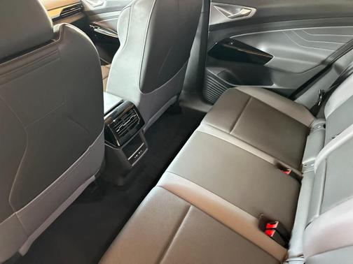 Opal White Pearl Effect 2023 Volkswagen ID.4 Pro S