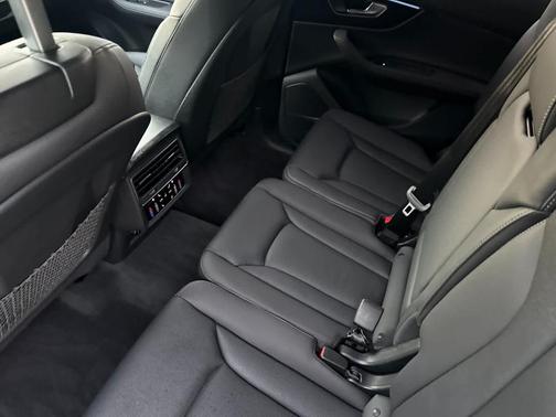 2025 Audi Q7 55 Premium Plus
