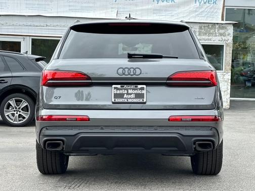2026 Audi Q7 45 Premium