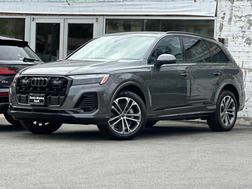 2026 Audi Q7 45 Premium