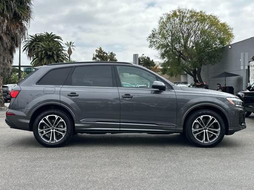 2026 Audi Q7 45 Premium