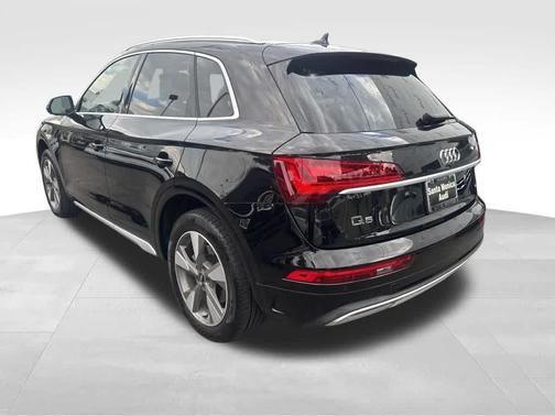 2022 Audi Q5 40 Premium Plus