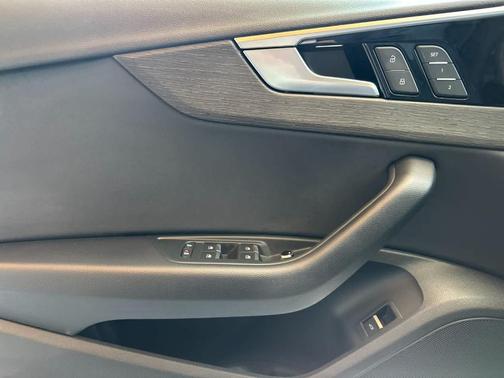 Daytona Gray Pearl Effect 2025 Audi A4 45 S line quattro Premium