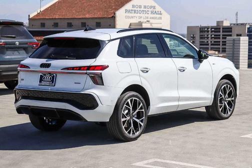 Glacier White Metallic 2026 Audi Q3 S line