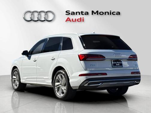 2022 Audi Q7 55 Premium Plus