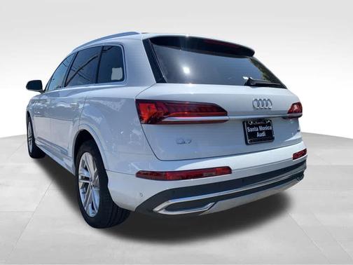 2022 Audi Q7 55 Premium Plus