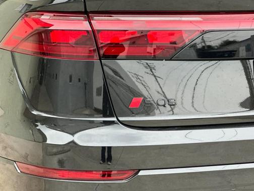 Mythos Black Metallic 2026 Audi SQ8 4.0T quattro PREMIUM PLUS