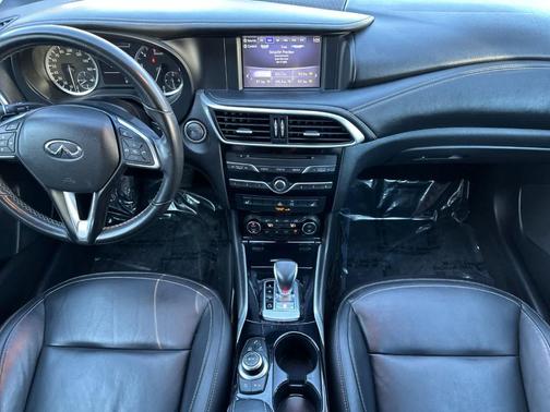 2018 INFINITI QX30 Premium