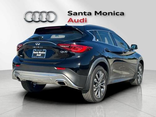 2018 INFINITI QX30 Premium