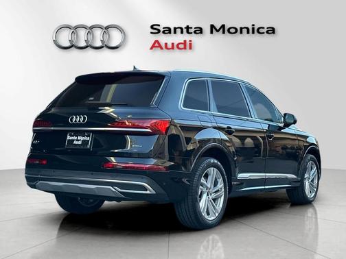2022 Audi Q7 55 Premium Plus
