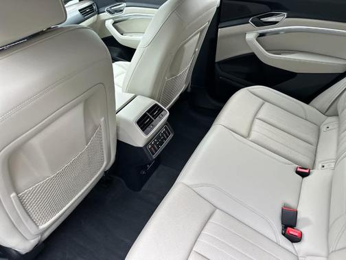 2024 Audi Q8 e-tron Premium