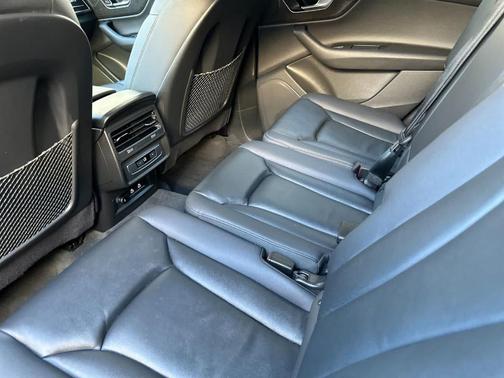 2025 Audi Q7 55 Premium