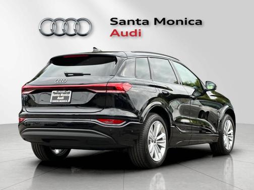 2025 Audi Q6 e-tron Premium