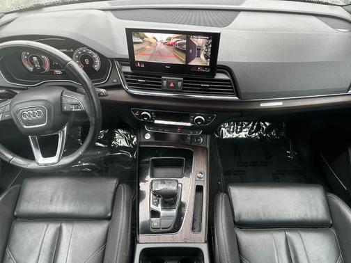 2022 Audi Q5 45 S line Premium Plus